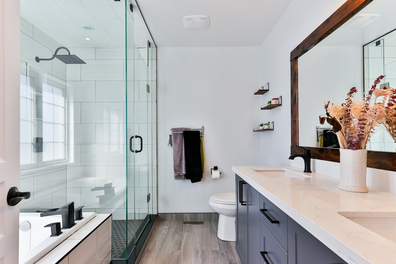 Kitchens and bathrooms (Sample photo)